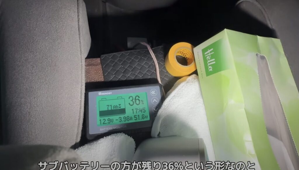 エアコン使用後のポータブル電源とサブバッテリーの残量計が40%を示している様子