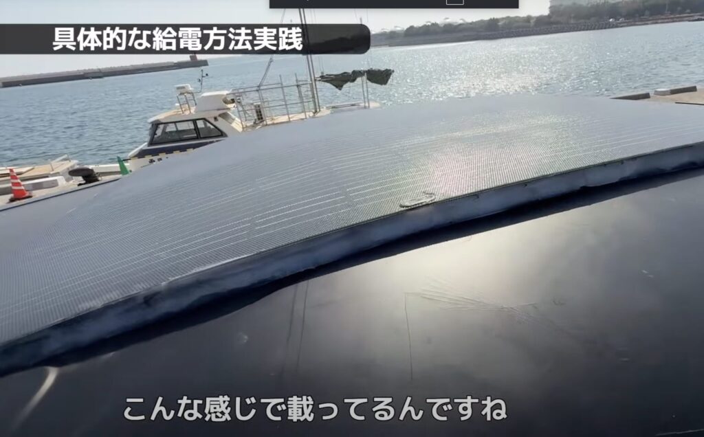 車中泊兼防災仕様のアルファードの屋根に設置されたソーラーパネル
