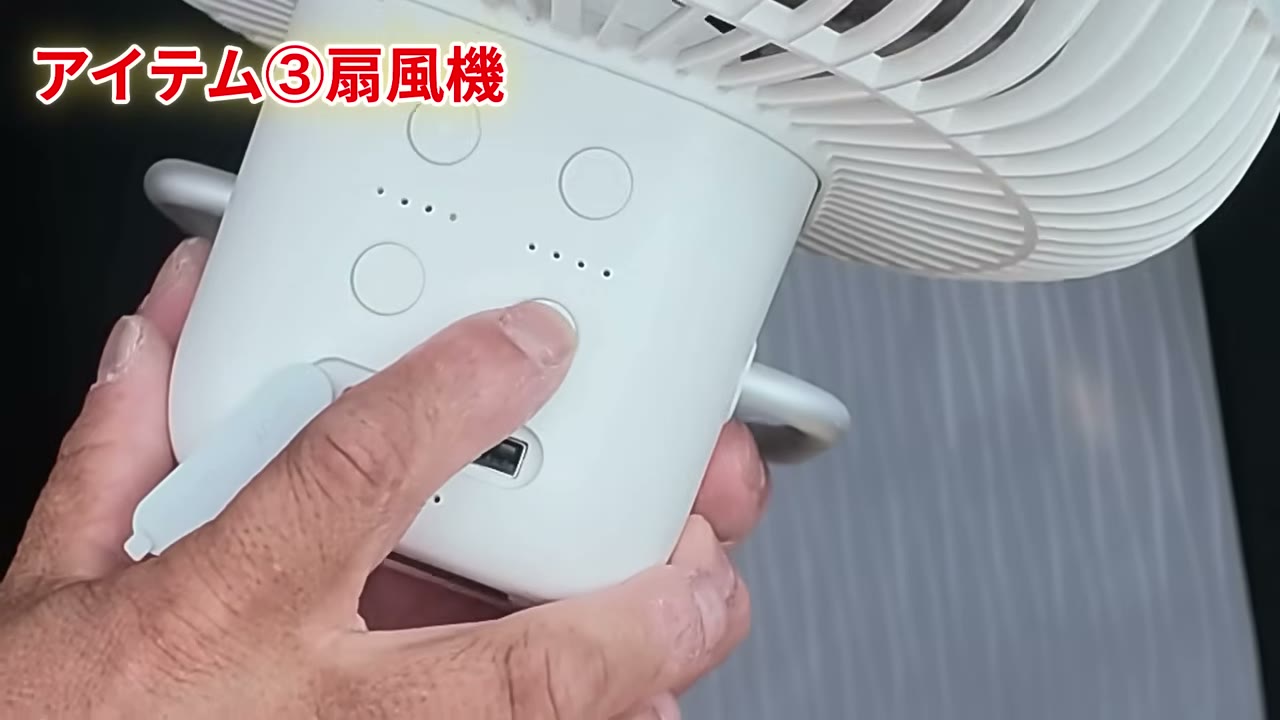 扇風機のタイマーボタン長押しで超音波の虫除けが作動し緑のランプが点灯