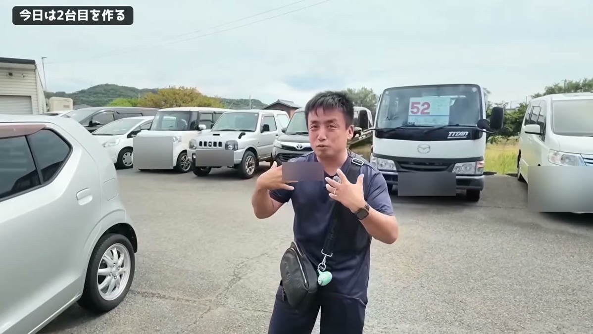 中古車販売店で2台目の車中泊車両を選ぶでっきん